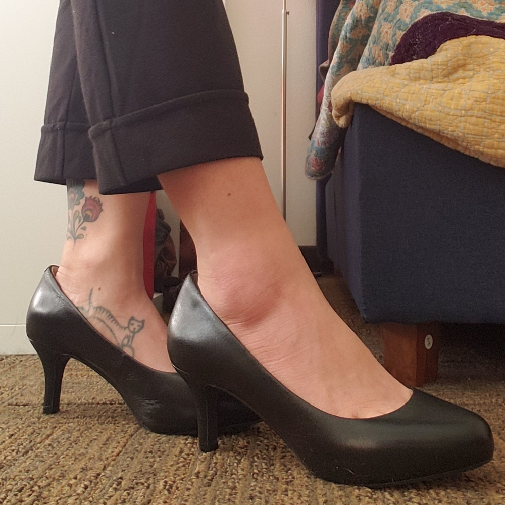 Black Rockport pumps